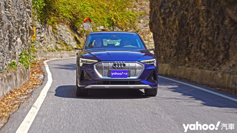 2021 Audi e-Tron 55 quattro S line中橫試駕！用下坡衝刺替電動車校正回歸！