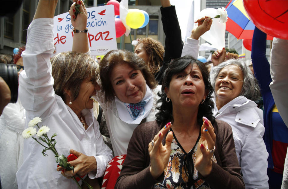 Una de las sorpresas de la jornada fue el acuerdo entre gobierno y guerrilla para zanjar sus diferencias sobre el mecanismo de la refrendación del acuerdo de paz y se comprometen a acatar “el mecanismo de participación popular que la Corte Constitucional indique y en los términos que ese alto tribunal señale”.