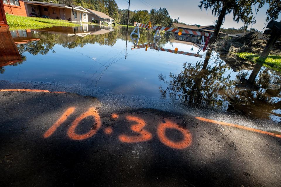 Flood waters surround homes on Booker Street In Bartow Fl. Monday October 3,2022Ernst Peters/.The Ledger