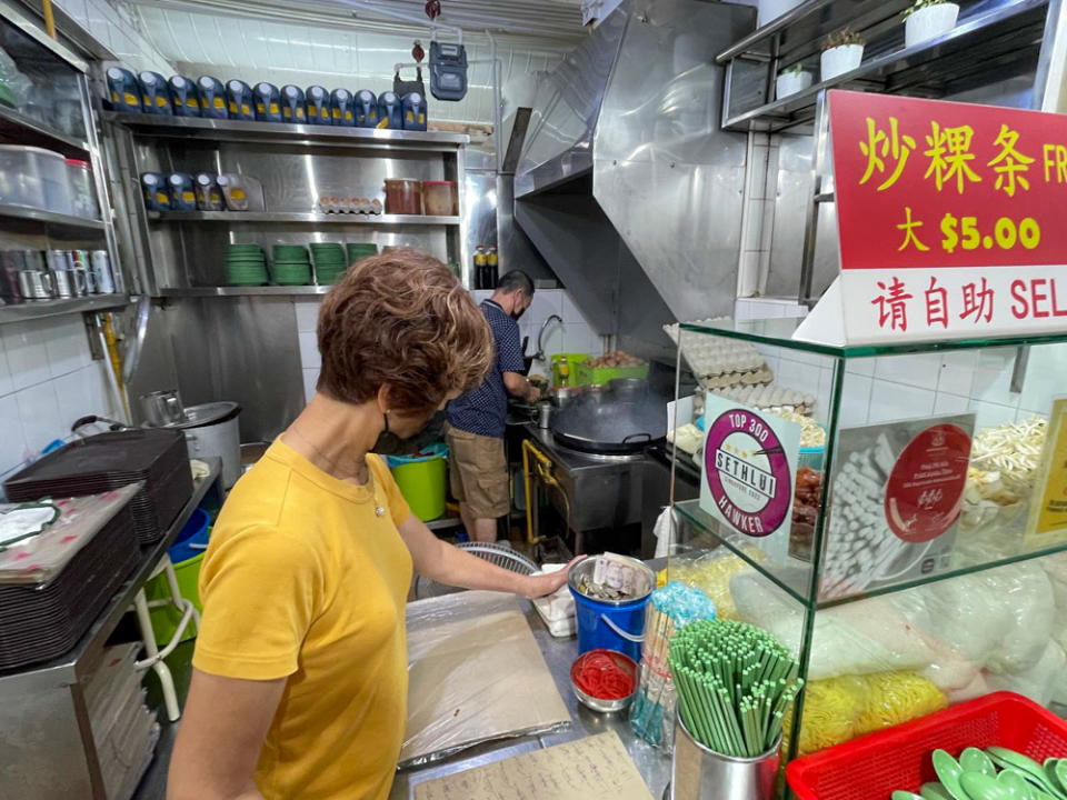 Ang Mo Kio Fried Kway Teow - storefront