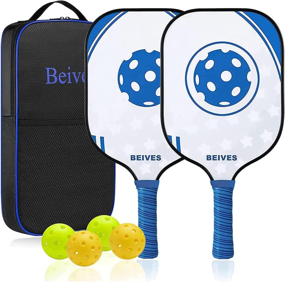 Beives Graphite Pickleball Rackets Set. Image via Amazon.