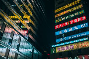 台北漫步系列2 | Nightwalk: Taipei #2 (Courtesy of Behance/Przemek Krawczykowski)