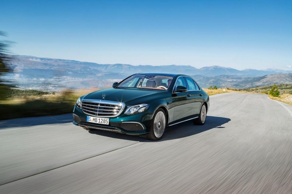 Mercedes-Benz übertrumpft diesen Wert laut der Studie noch. Mit 3.192 Euro pro Fahrzeug bleibt bei den Schwaben richtig was übrig. Und das lohnt sich, wenn man es auf die Anzahl der verkauften Autos hochrechnet: Im ersten Halbjahr 2016 waren es 1,04 Millionen.
