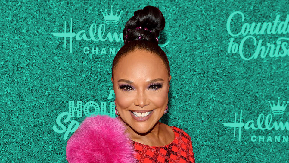 Lynn Whitfield topknot bun