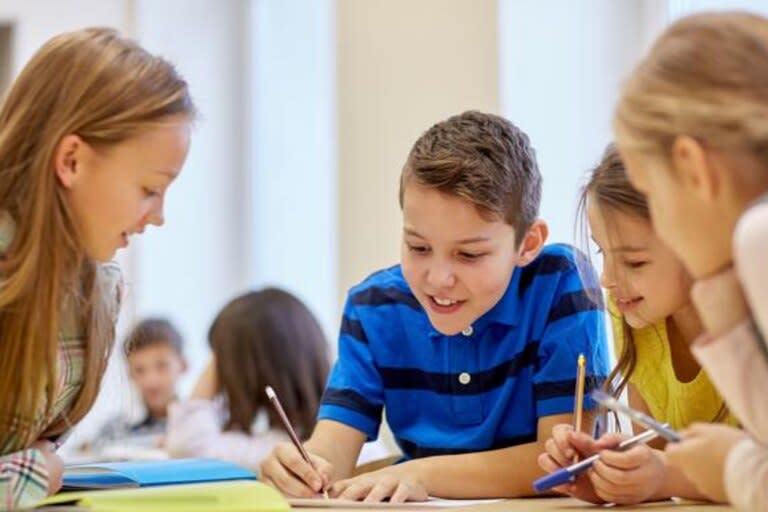 En muchos países, los colegios abrieron las puertas para el regreso a las clases presenciales