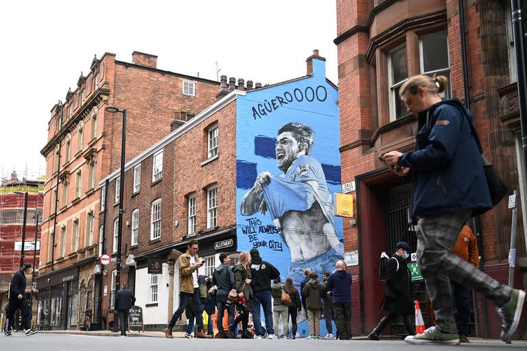 MANCHESTER, INGLATERRA - 23 DE MAYO: Vista general de un mural de Sergio Agüero durante el partido de la Premier League entre el Manchester City y el Everton en el Etihad Stadium el 23 de mayo de 2021 en Manchester, Inglaterra. (Foto de Michael Regan / Getty Images)