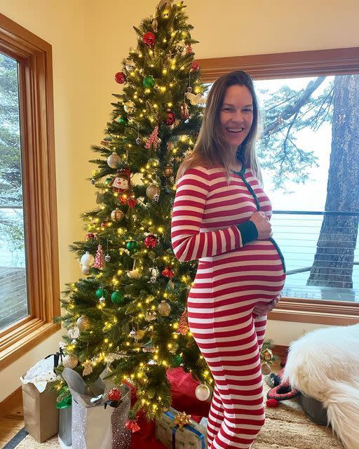 Hilary Swank posing with her baby bump