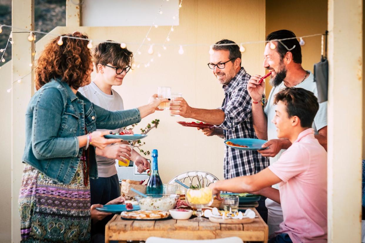 Quel dessert faire quand on reçoit du monde ? Adobestock