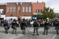 <p>Police officers form a line between protesters and counter protesters at a “White Lives Matter” rally in Murfreesboro, Tenn., Oct. 28, 2017. (Photo: Bryan Woolston/Reuters) </p>