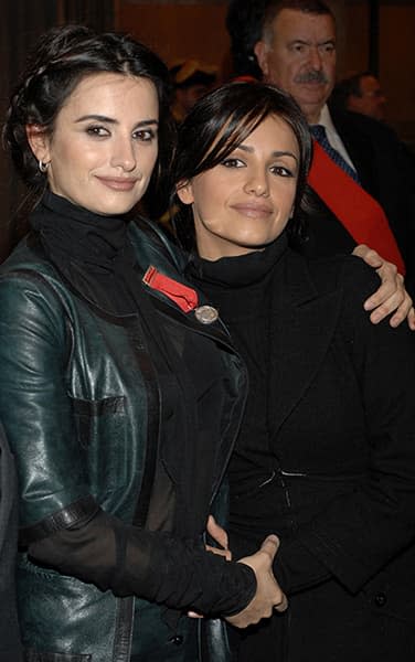 penelope-cruz-and-sister-monica-lookalike