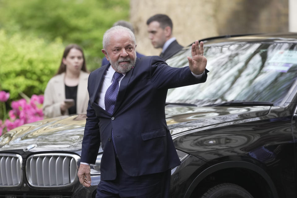 President of Brazil, Lula da Silva waves to the media as he arrives in Downing Street for a meeting with Britain's Prime Minister Rishi Sunak, in London, Friday, May 5, 2023. (AP Photo/Kin Cheung)