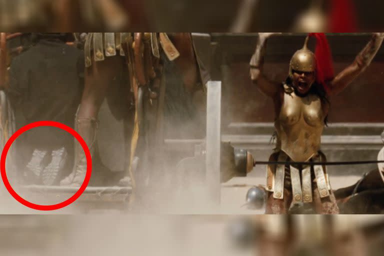 El primer error en una escena de Gladiador: se alcanzan a ver las suelas de un par de zapatillas