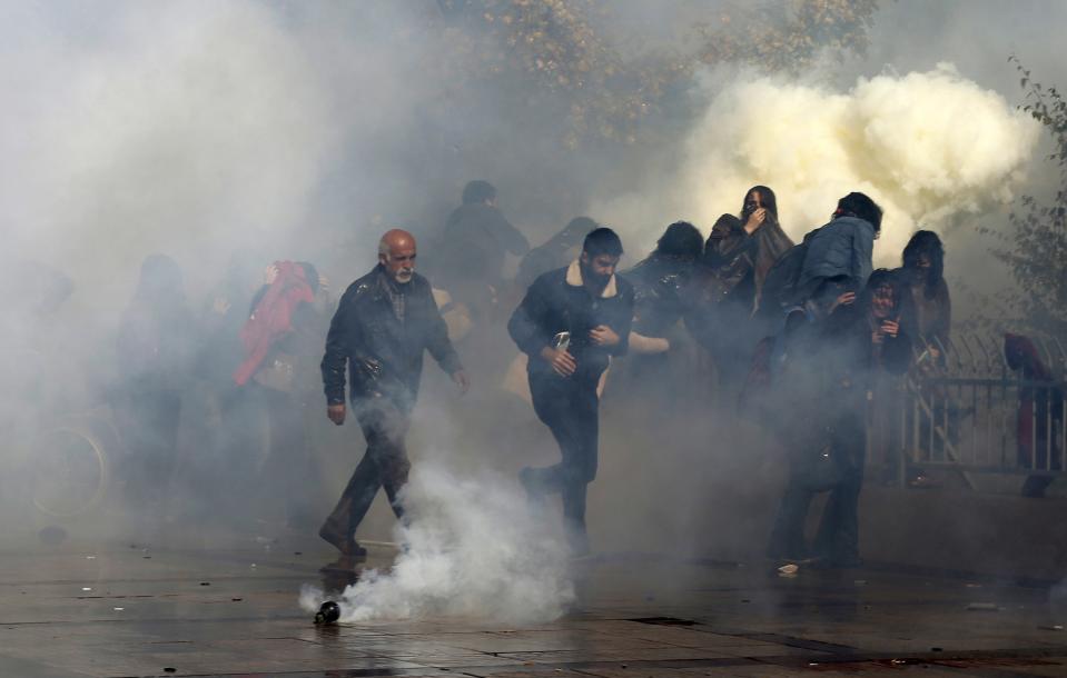 Turkish police fire water cannon at protesters