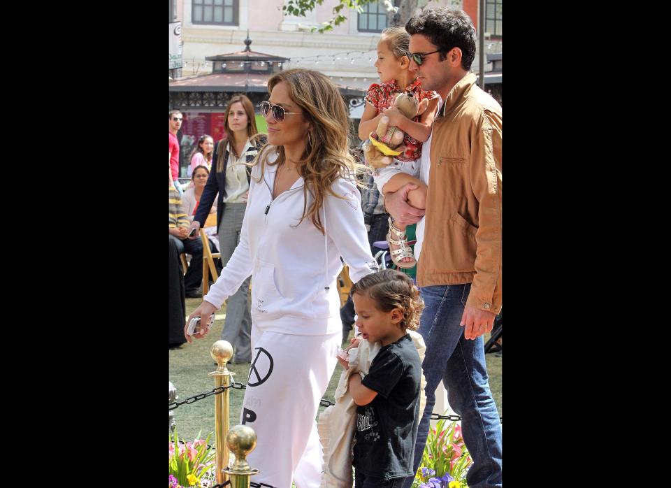 Jennifer Lopez out with twins Max and Emme. (FameFlynet)