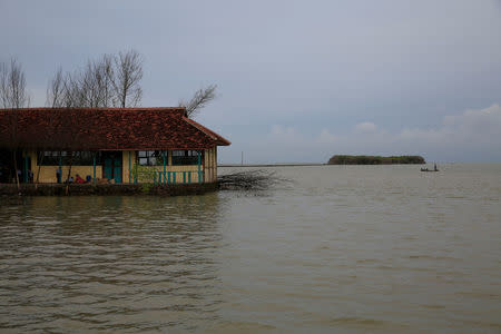 A school is surrounded by sea water in Bedono village in Demak, Indonesia, January 31, 2018. REUTERS/Beawiharta