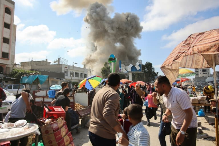 Gaza continues to be pounded by Israeli strikes, with negotiations over a truce in Cairo stalling (-)