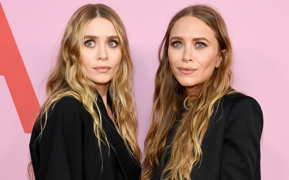 Sie waren beliebte Kinderstars, haben ihre Hollywood-Karriere aber längst zugunsten ihrer Unternehmertätigkeiten aufgegeben: Mary-Kate und Ashley Olsen besitzen mit The Row und Elisabeth and James gleich zwei Mode- und Lifestyle-Marken. Ihr geschätztes Vermögen: 400 Millionen Dollar. (Bild: Dimitrios Kambouris/Getty Images)