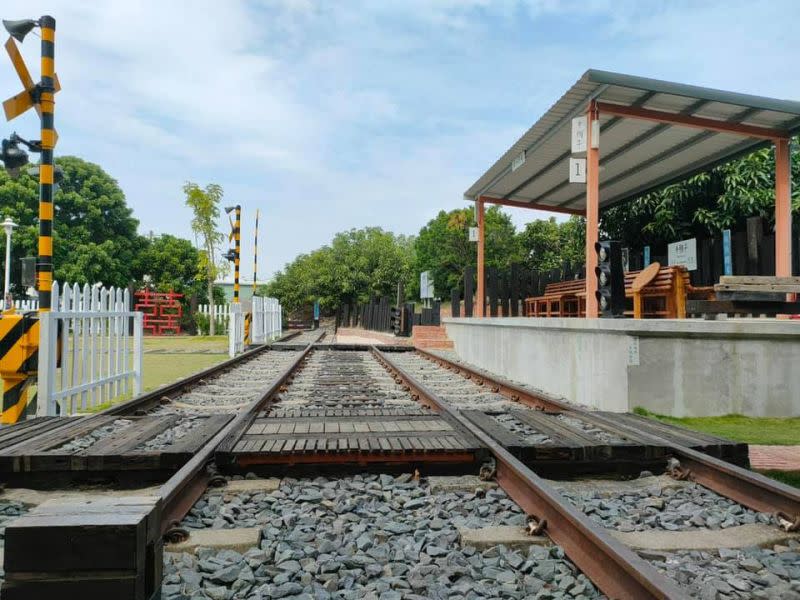 ▲牛稠子公園是一處「等無公車」的擬真鐵道公園，是當地里長組織里民一點一滴建造起來的心血。（圖／翻攝自鄭晴而里長臉書）