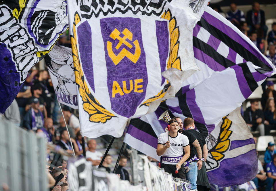 Die Verhafteten sollen aus dem Umfeld der Fanszene von Erzgebirge Aue stammen. (Bild: Reinaldo Coddou H./Getty Images for DFB)