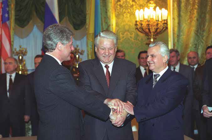 <div class="inline-image__caption"><p>U.S. President Clinton, Russian President Yeltsin, and Ukrainian President Kravchuk after signing the <a href="https://en.wikipedia.org/wiki/Budapest_Memorandum_on_Security_Assurances" rel="nofollow noopener" target="_blank" data-ylk="slk:Trilateral Statement;elm:context_link;itc:0;sec:content-canvas" class="link ">Trilateral Statement</a> in Moscow on Jan. 14, 1994.</p></div> <div class="inline-image__credit">Photo From William J. Clinton Presidential Library/Wikimedia Commons</div>