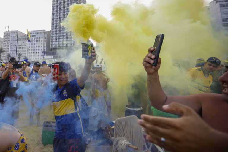 Copacabana se vistió de azul y amarillo