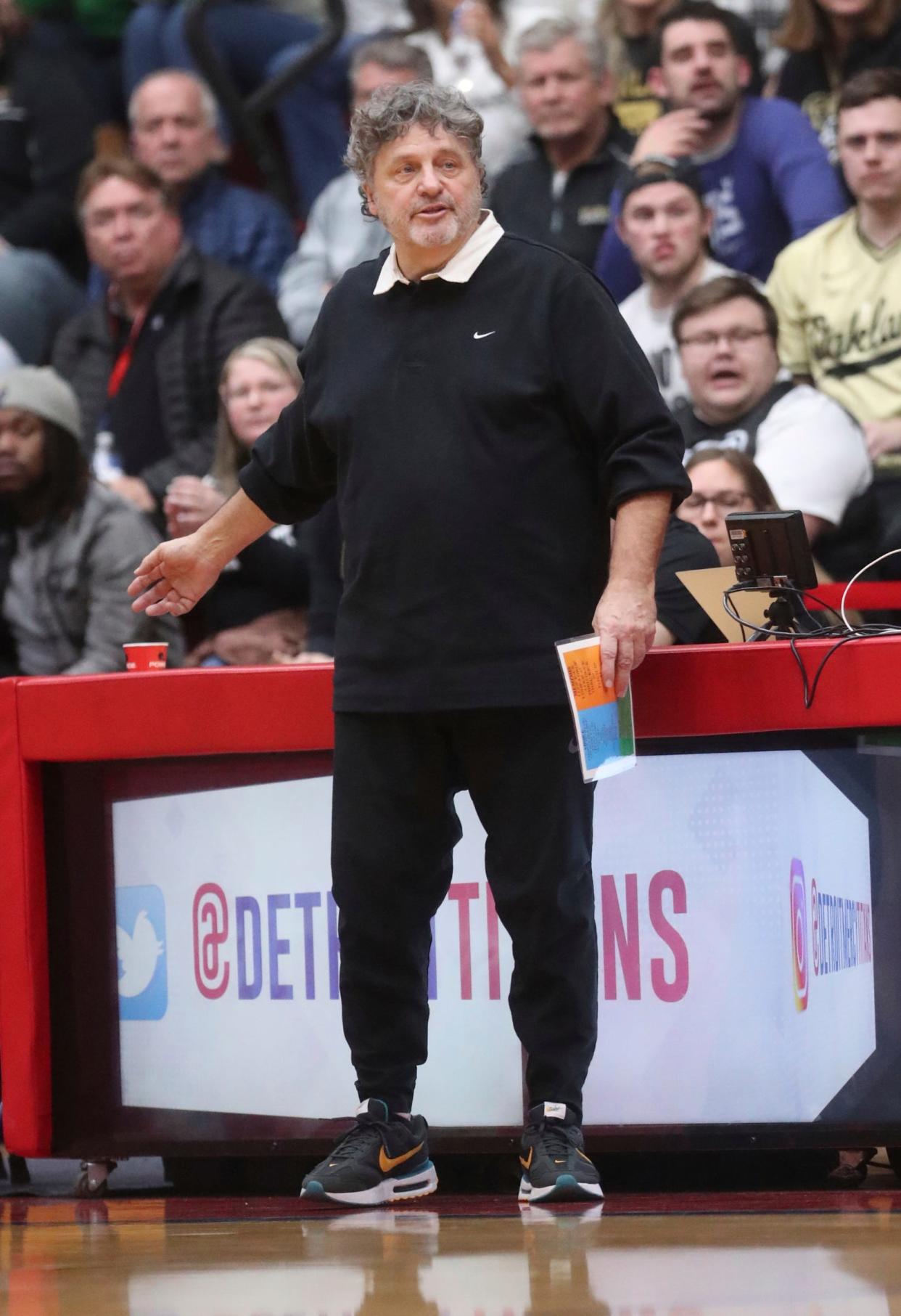 Oakland coach Greg Kampe on the bench during the second half of Oakland's 76-67 win on Monday, Jan. 23, 2023, at Calihan Hall.