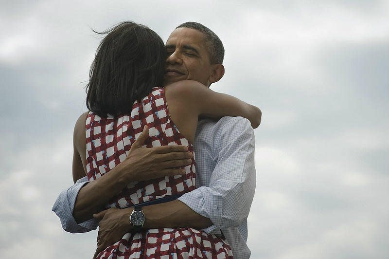 <p>Le 7 novembre 2012, la Première dame apparaît sur la photo qui annonce la victoire de Barack Obama, accompagnée des célèbres mots : "Four more years". Et sa tenue n'a pas été choisie au hasard, puisqu'il s'agit d'une robe Asos coûtant 89 dollars. (Twitter : @BarackObama)</p>