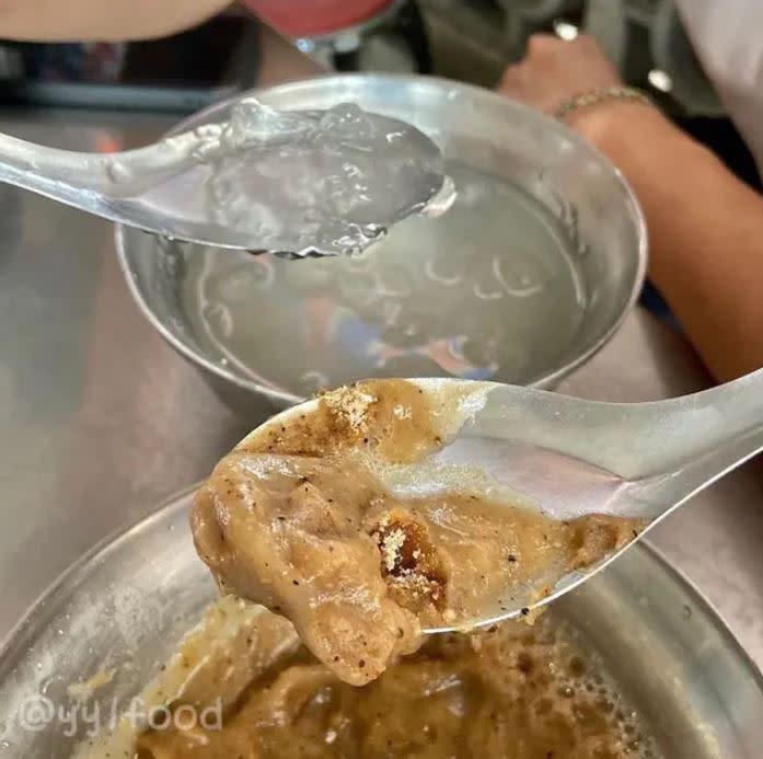 原PO發現宜蘭一家早餐店有賣古早味麵茶和太白粉甜湯。（圖／翻攝自Dcard＠yy1food）