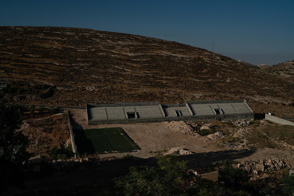 Un estadio de futbol inconcluso en Wadi al-Nis, en Cisjordania, el 22 de julio de 2021. (Samar Hazboun/The New York Times).