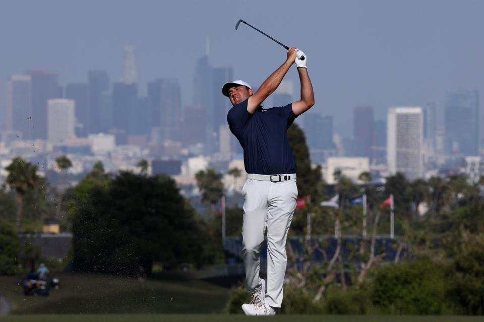 Scottie Scheffler playing golf at the US Open at The Los Angeles Country Club in Los Angeles, CA