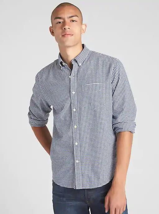 This untucked fit&nbsp;Gap Lived-In Stretch Oxford Shirt comes in sizes XS-3XL and regular, tall fits. It's machine washable and designed with a patch pocket. <a href="https://fave.co/38LGM91" target="_blank" rel="noopener noreferrer">Find it for $60 at Gap</a>.