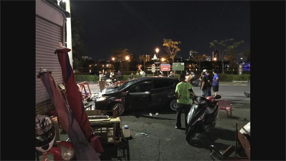 轎車為閃避機車暴衝　烤肉攤老闆被撞身亡