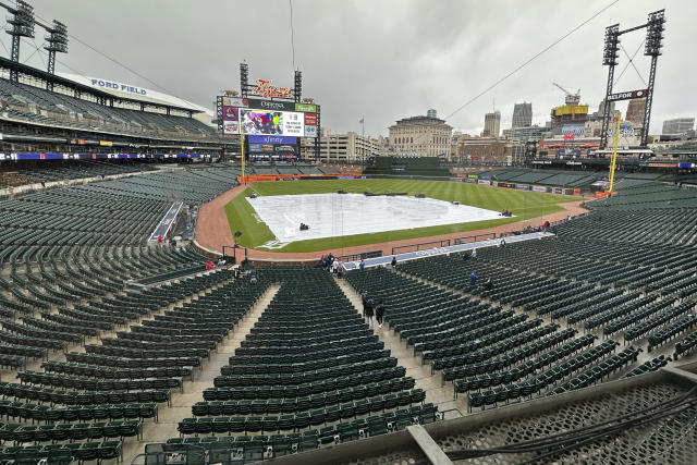 Max Scherzer, Justin Verlander return to pitch at Comerica Park