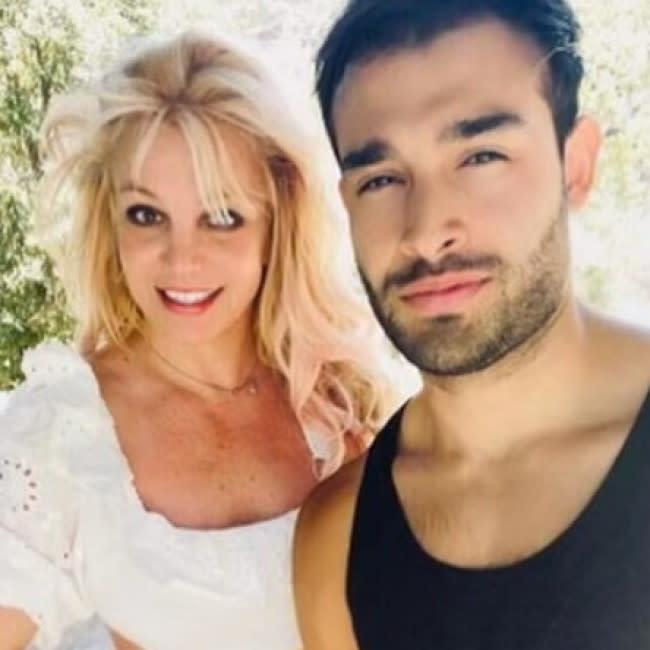 Britney Spears fue dejada solo durante meses antes de que Sam Asghari solicitara el divorcio credit:Bang Showbiz