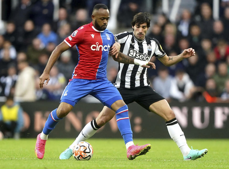 Crystal Palace's Jordan Ayew, left, and Newcastle United's Sandro Tonali battle for the ball during the English Premier League soccer match between Newcastle United and Crystal Palace at St James' Park, Newcastle upon Tyne, England, Saturday Oct. 21, 2023. (Owen Humphreys/PA via AP)