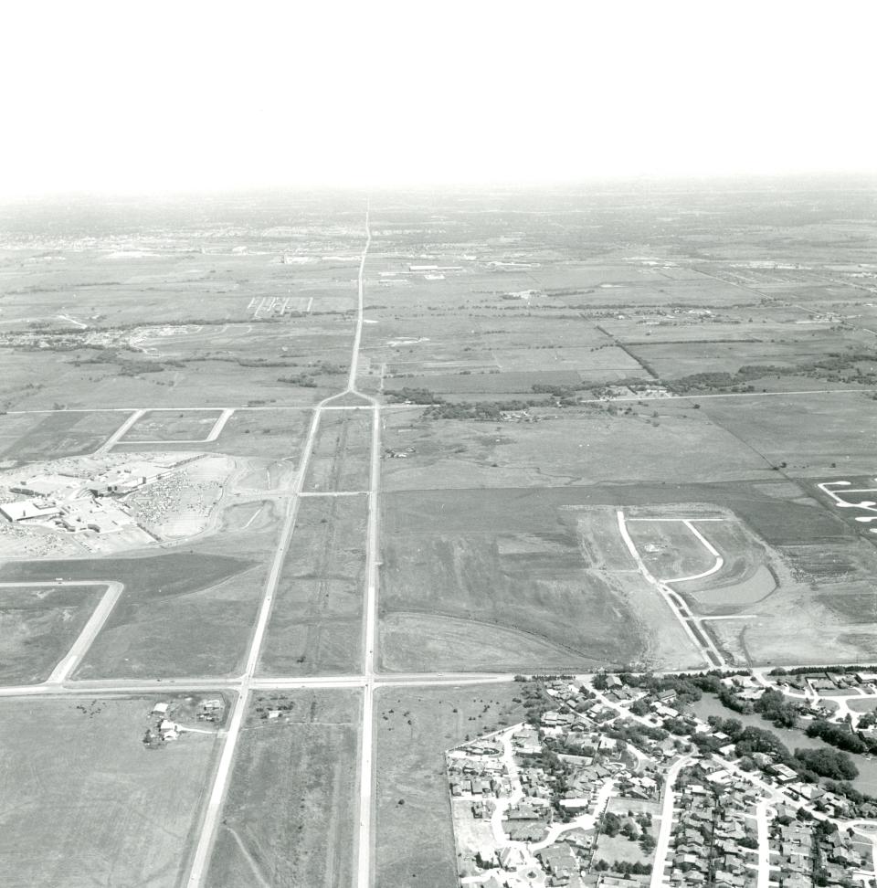 Quail Springs Mall was surrounded by farmland with the closest housing, Quail Creek, shown in the lower right corner of this photo taken in 1981. A decade later, the Kilpatrick Turnpike was built in the wide Memorial Road median that ended just east of the mall at Pennsylvania Avenue.