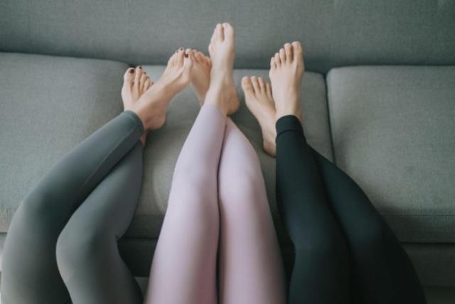 Danskin Women's Double Brushed 7/8 Legging, Black Salt, Small at   Women's Clothing store