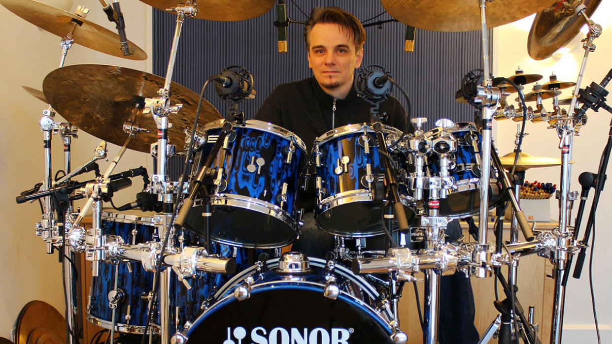  Gavin Harrison. 