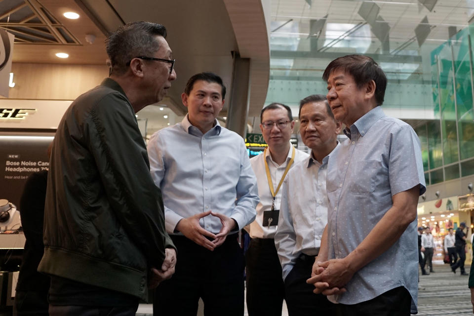 Transport Minister Khaw Boon Wan speaking with one of the retailers at Changi Airport on Thursday (6 February). (PHOTO: Dhany Osman / Yahoo News Singapore)