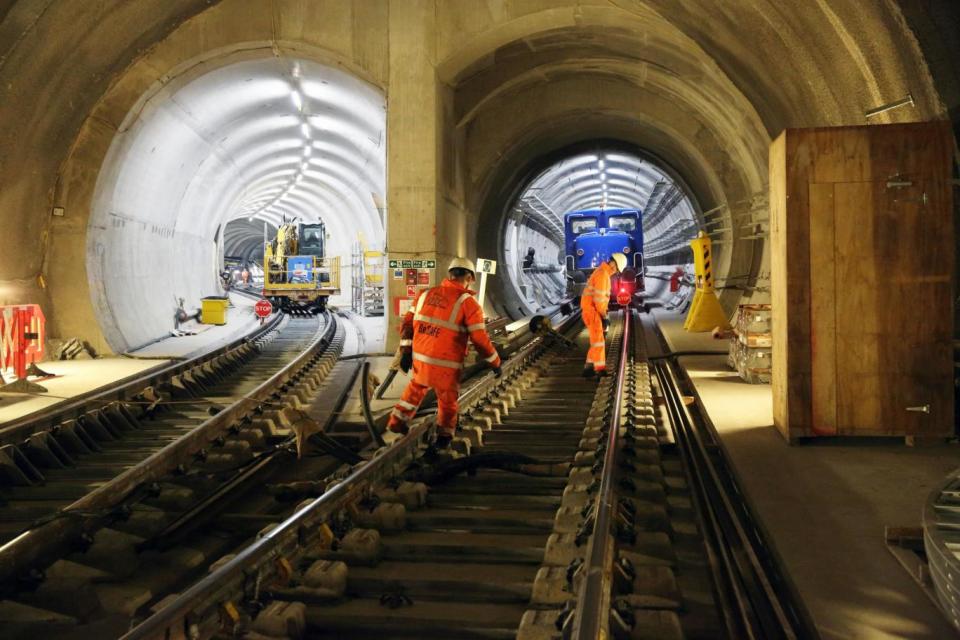 Workers in the Crossrail tunnels (Crossrail)