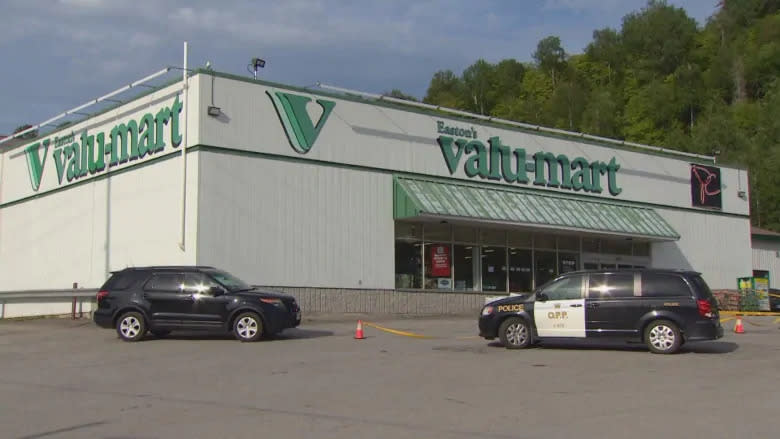 Police were called to this Valu-Mart grocery store in Minden, Ont., shortly after 8 a.m. Wednesday after a man allegedly refused to wear a mask and assaulted a store employee, said OPP Sgt. Jason Folz said. (CBC)