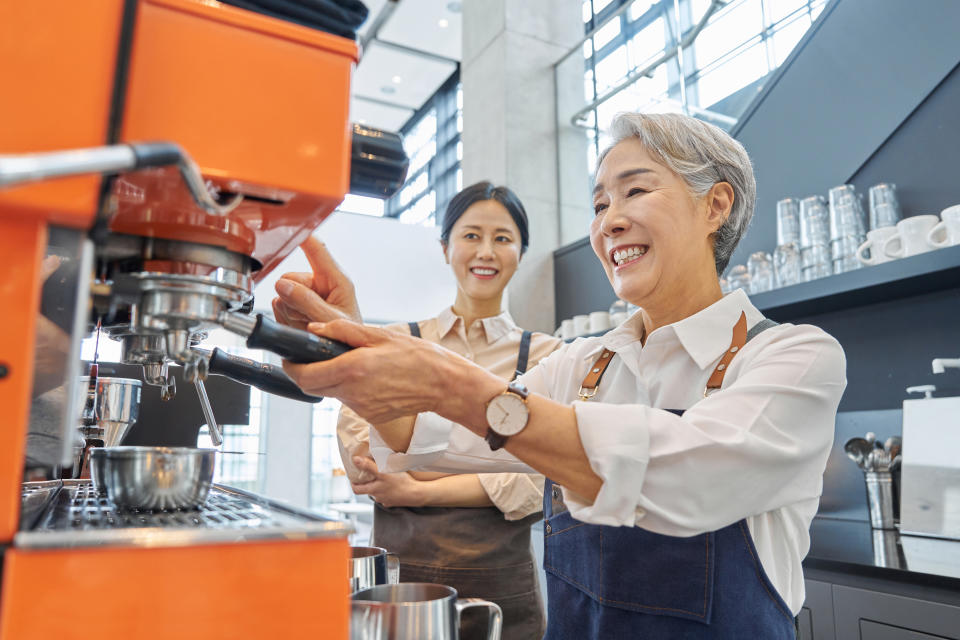 勞動部推動婦女再就業計畫，今年上半年婦女自主訓練獎勵自3月1日起受理申請，完成訓練及辦理求職登記重回職場，最高發給獎勵金新台幣3萬元。（示意圖／Getty Images）