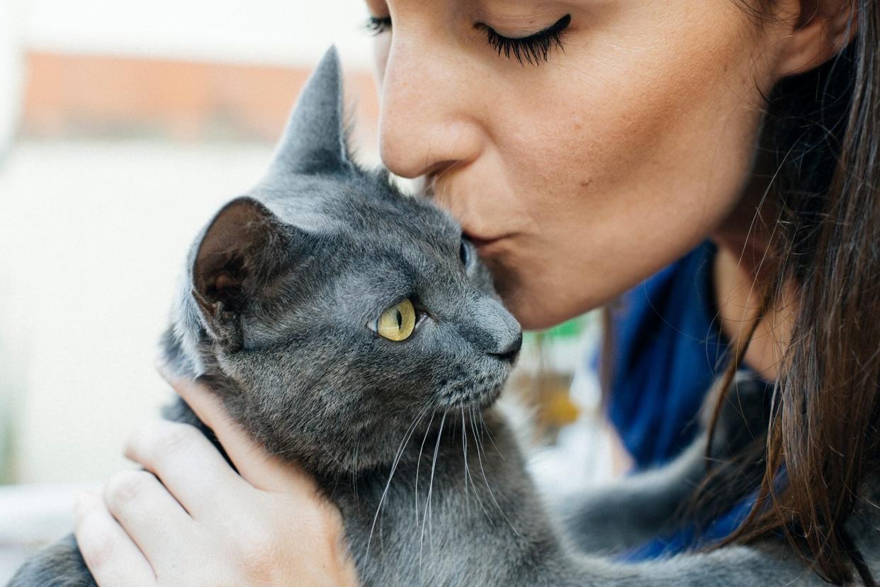 woman kissing cat; best cat quotes