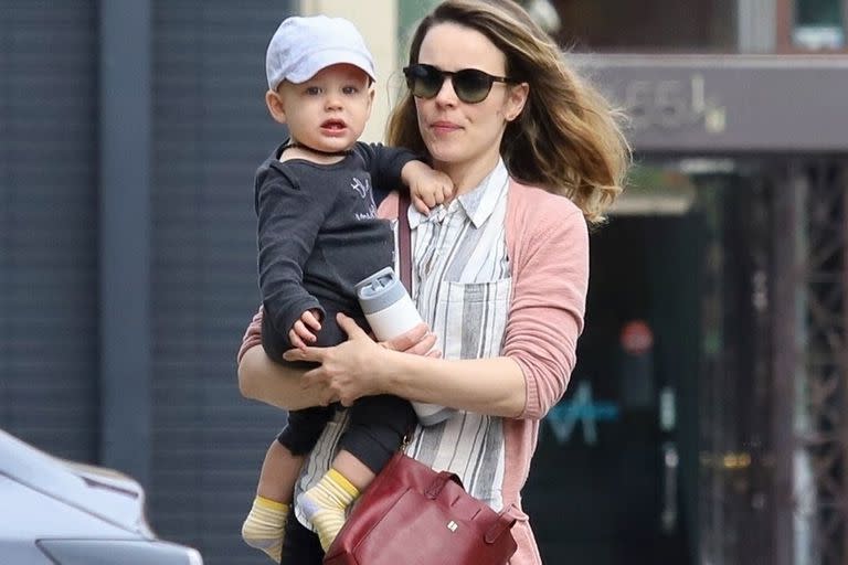 Rachel McAdams con su primer hijo, fruto de su relación con