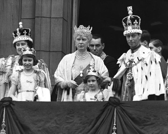 The British royal family greet their subjects from the balcony of Buckingham Palace on the day of George VI's coronation. From left to right: Queen Elizabeth, Princess Elizabeth, Queen Mary, Princess Margaret, and King George VI. May 12, 1937. (Photo by © Hulton-Deutsch Collection/CORBIS/Corbis via Getty Images)