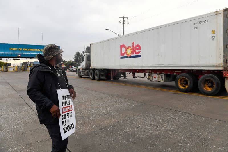 FILE PHOTO: Ports on the East Coast face strike