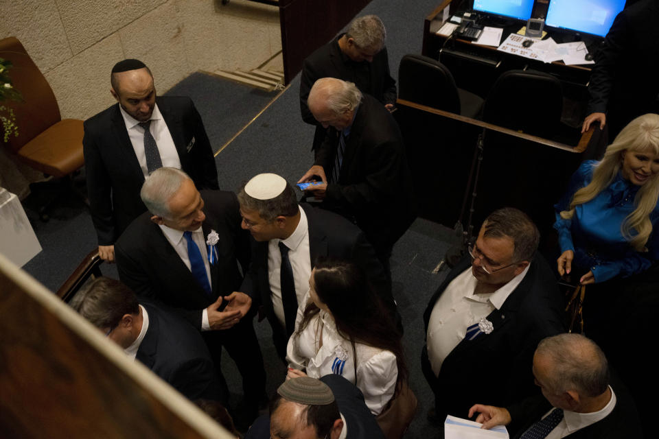 CORRECTS TO SWEARING-IN OF PARLIAMENT, NOT GOVERNMENT - Israel's incoming Prime Minister Benjamin Netanyahu, left, and lawmaker Itamar Ben Gvir, center, shake hands after the swearing-in ceremony for Israel's parliament, at the Knesset, in Jerusalem, Tuesday, Nov. 15, 2022. (AP Photo/ Maya Alleruzzo, Pool)