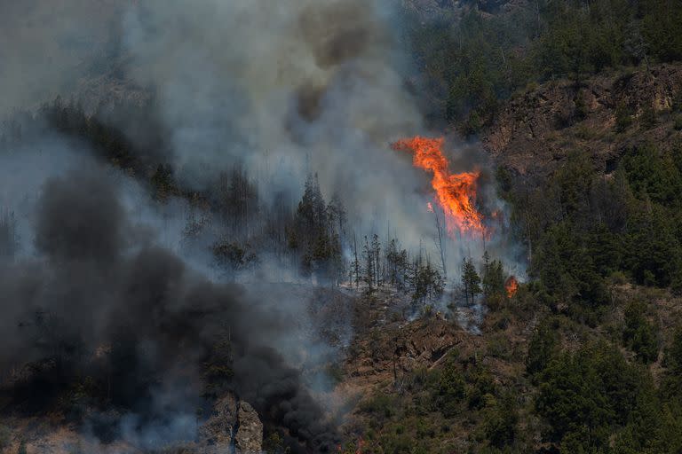 En el verano de 2021, el descontrolado incendio en la zona de Cuesta del Ternero dificultó el trabajo de los brigadistas y se requirió del uso de medios aéreos para contener el fuego