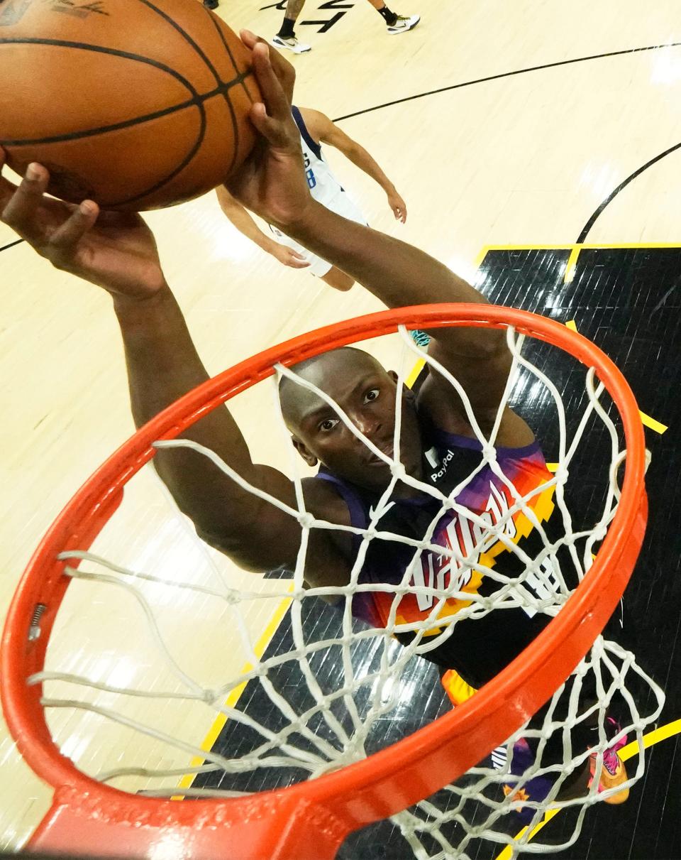 May 10, 2022; Phoenix, Arizona, USA; Phoenix Suns center Bismack Biyombo (18) drives to the basket against the Dallas Mavericks during game five of the second round for the 2022 NBA playoffs at Footprint Center.