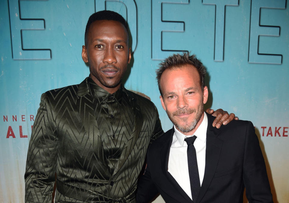 Mahershala and Stephen hugging on the red carpet